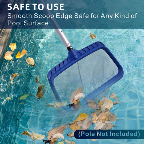 POOLAZA skimmer en uso en piscina demostrando tamaño y eficiencia