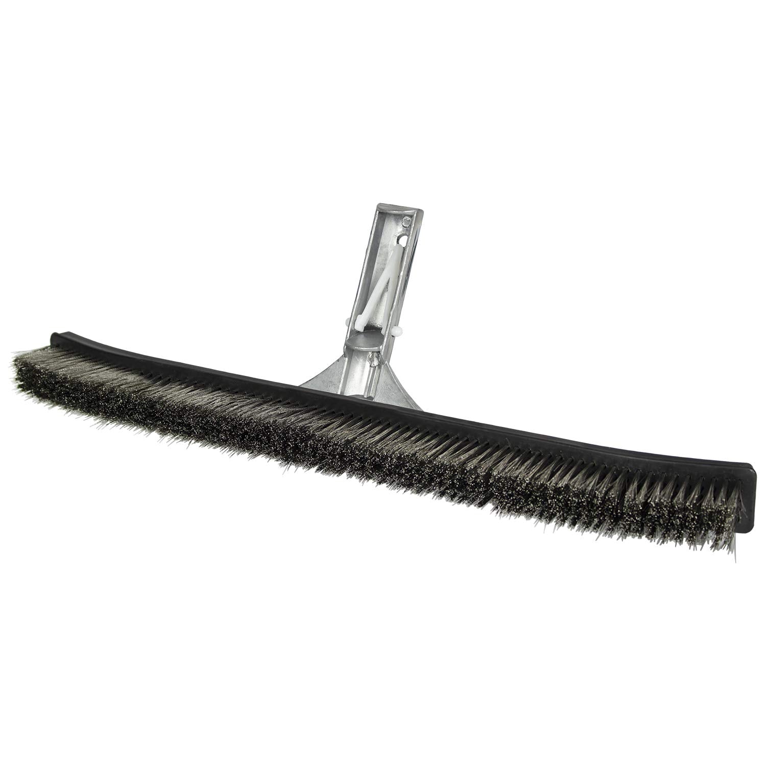 Poolmaster cepillo en uso frotando pared de gunite para eliminar manchas