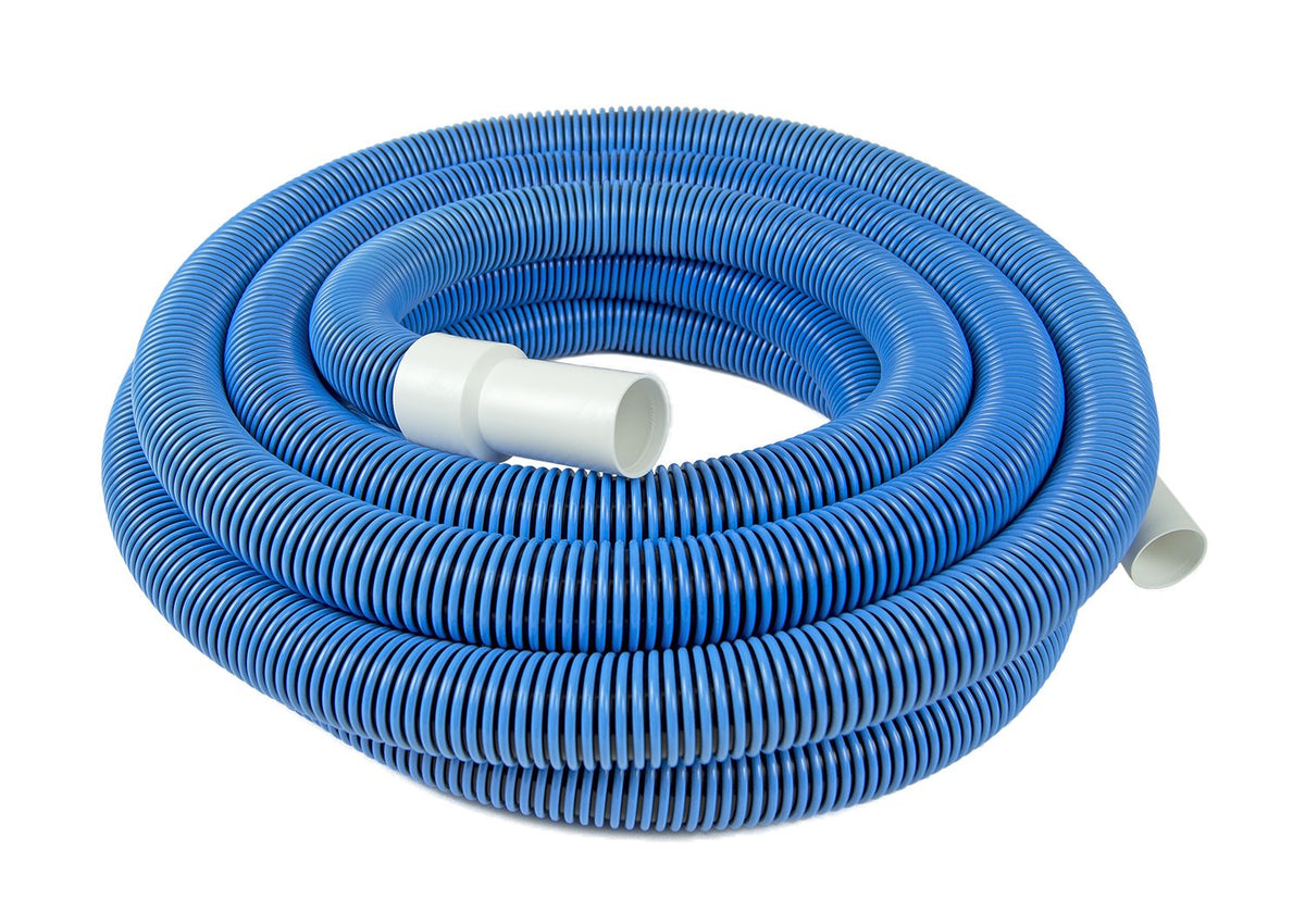 Poolmaster manguera frontal enrollada mostrando longitud y acabado resistente