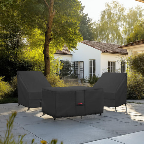 Porch Shield funda junto a una mesa para comparar tamaño y ajuste
