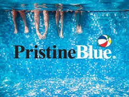 Pristine Blue aplicado en piscina mejora claridad del agua