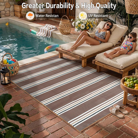 PureCozy alfombra junto a piscina aportando superficie seca y elegante