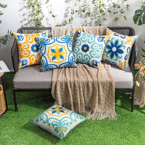 Pyonic funda colocada en sillón de jardín que añade estilo y protección