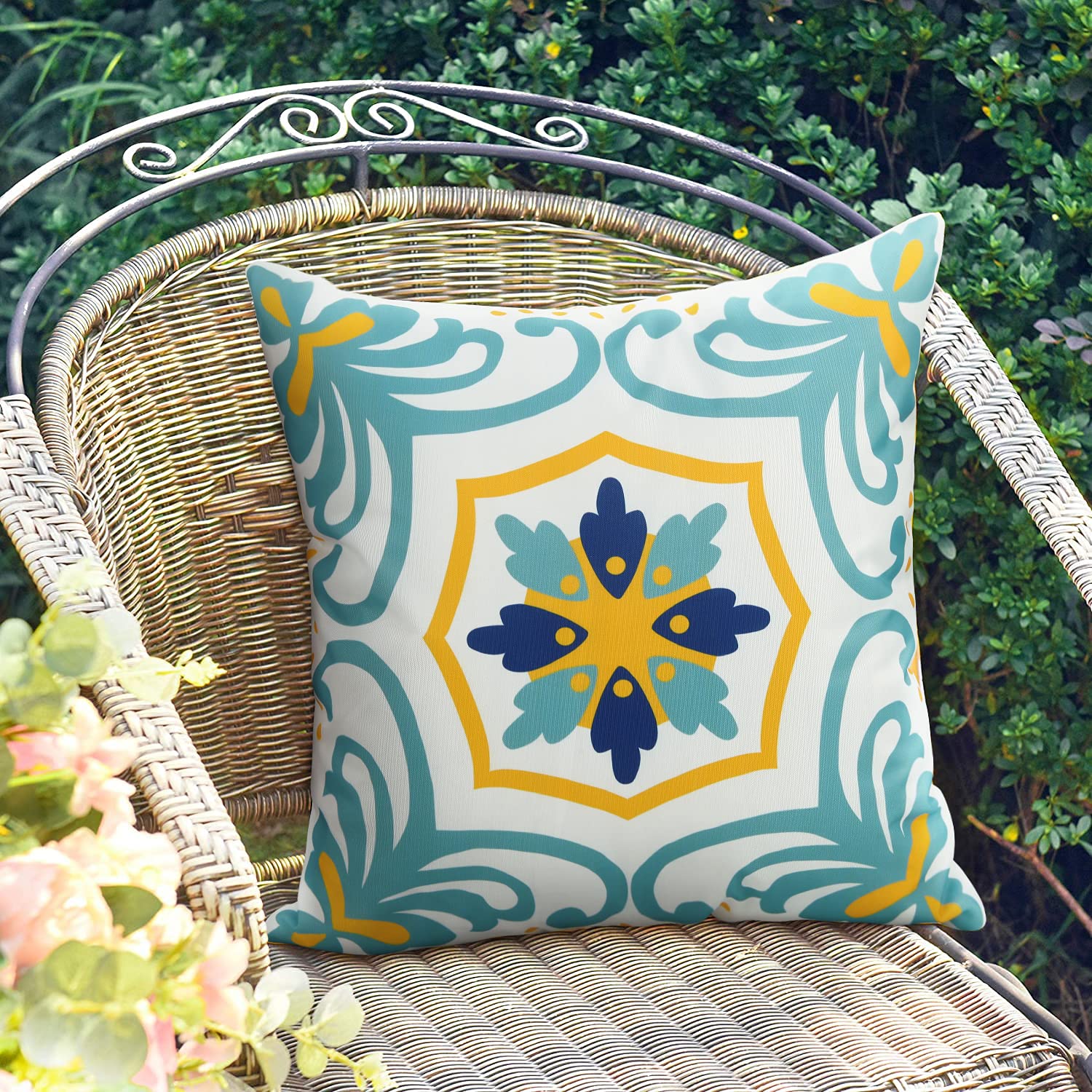 Pyonic plano cercano del estampado floral beneficiando la decoración