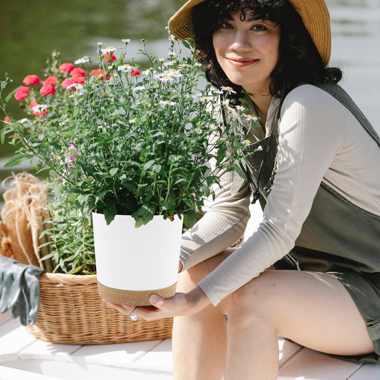 QCQHDU maceta en estantería integrándose en decoración y ahorro de espacio