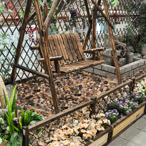 Rahato terraza con piedras integradas creando ambiente acogedor