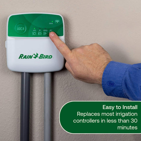 Rain Bird app ARC6 en smartphone mostrando control remoto y ahorro de agua