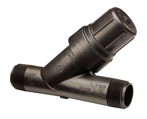 Rain Bird filtro frontal 1" instalado mostrando conexiones y protección contra obstrucciones