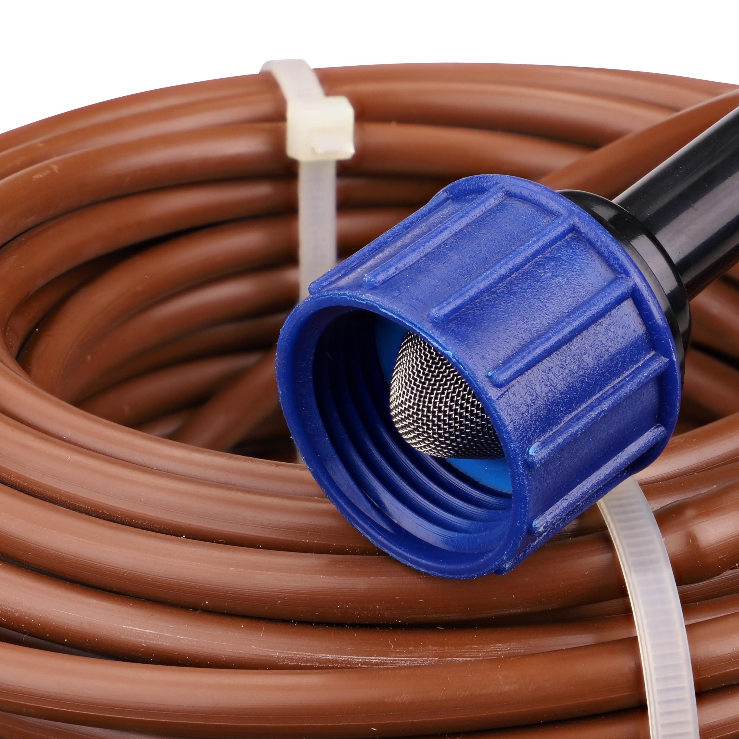 Raindrip tubería desplegada en un huerto para ahorro de agua