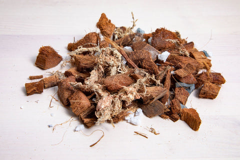 rePotme ingredientes visibles como coco, sphagnum y piedra para salud radicular