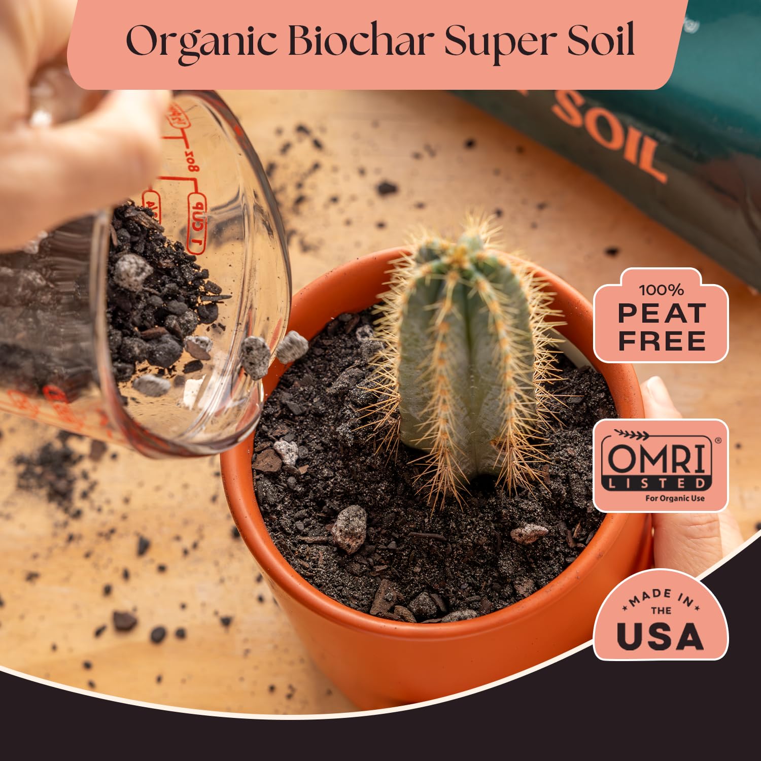 Rosy Soil textura gruesa cerca, mejora del aireado para raíces