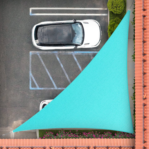 Royal Shade vista frontal del toldo triangular mostrando protección y color