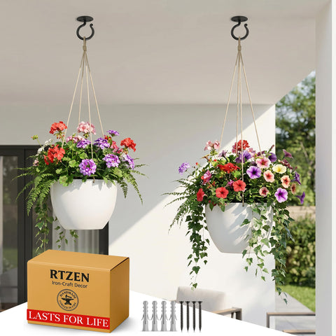 RTZEN gancho instalado en balcón aportando decoración y ahorro espacio