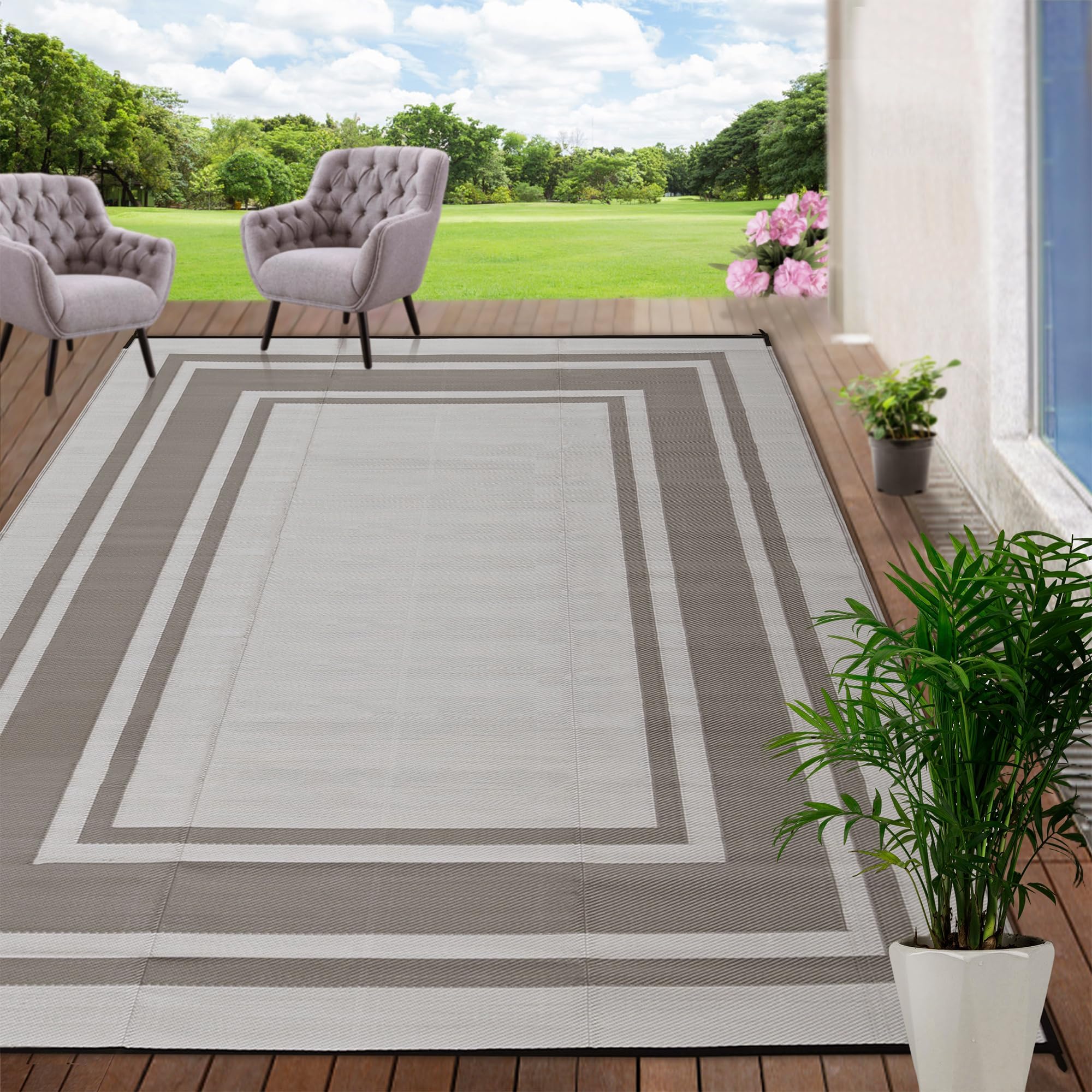 RURALITY alfombra exterior frontal mostrando diseño geométrico y durabilidad