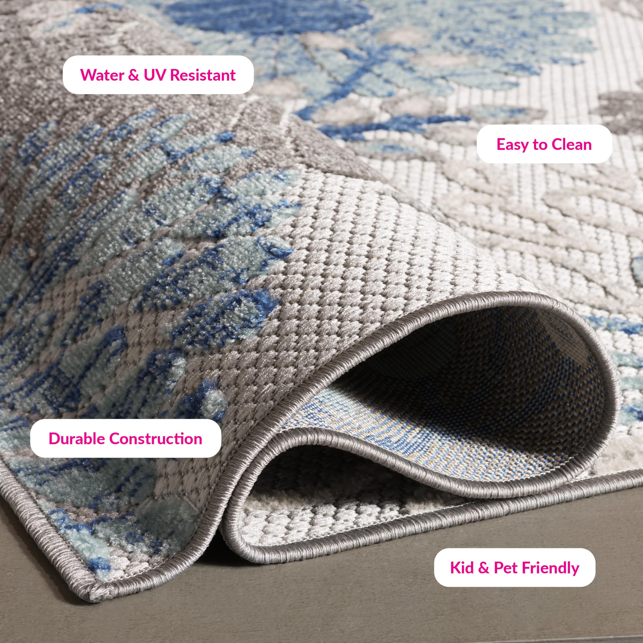 SAFAVIEH ambiente interior-exterior con alfombra aportando atmósfera costera