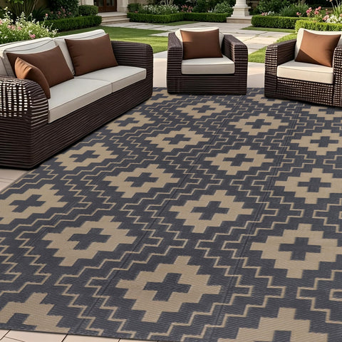 SAND MINE alfombra exterior frontal mostrando patrón gris y beige, aspecto elegante