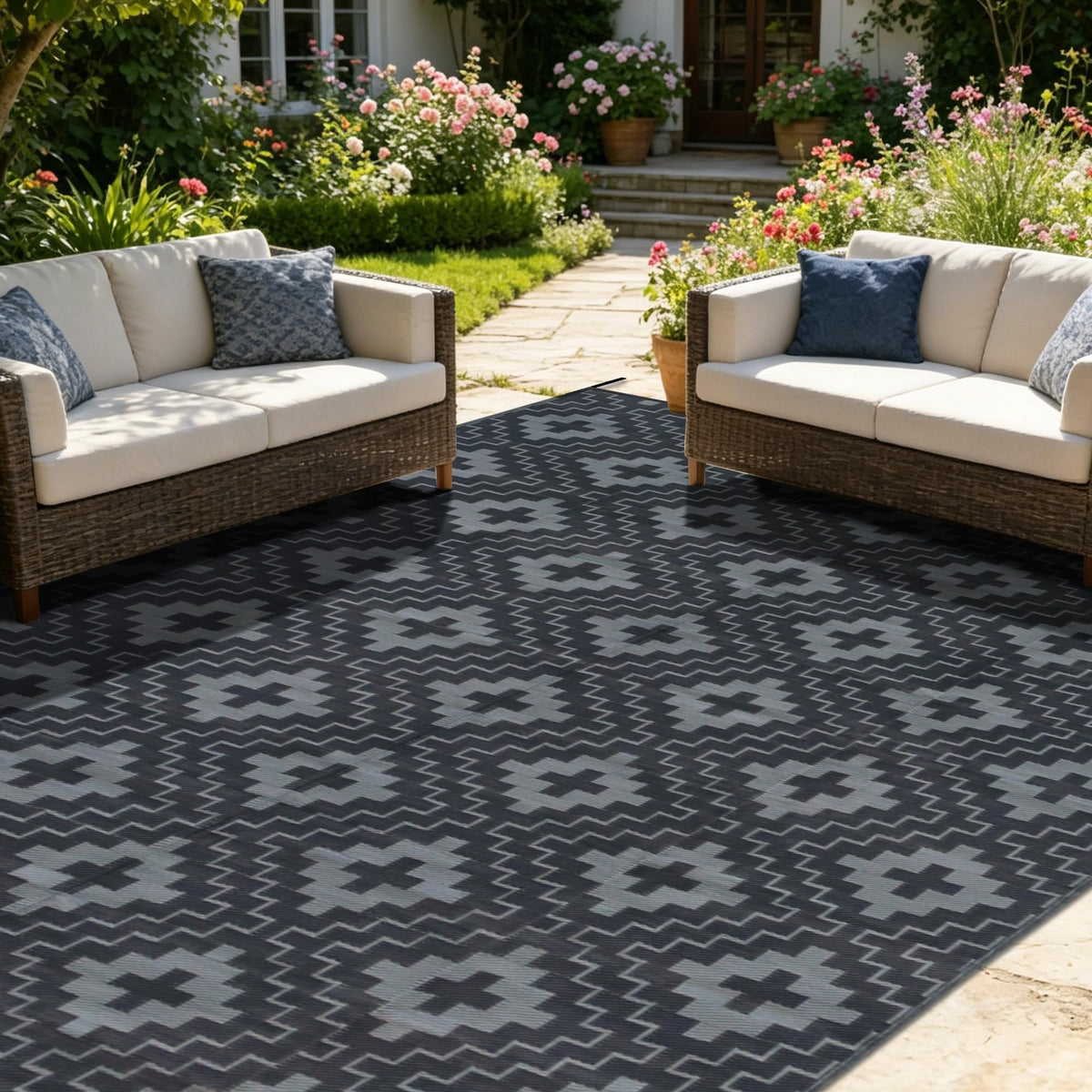 SAND MINE alfombra exterior frontal mostrando diseño negro y gris y durabilidad