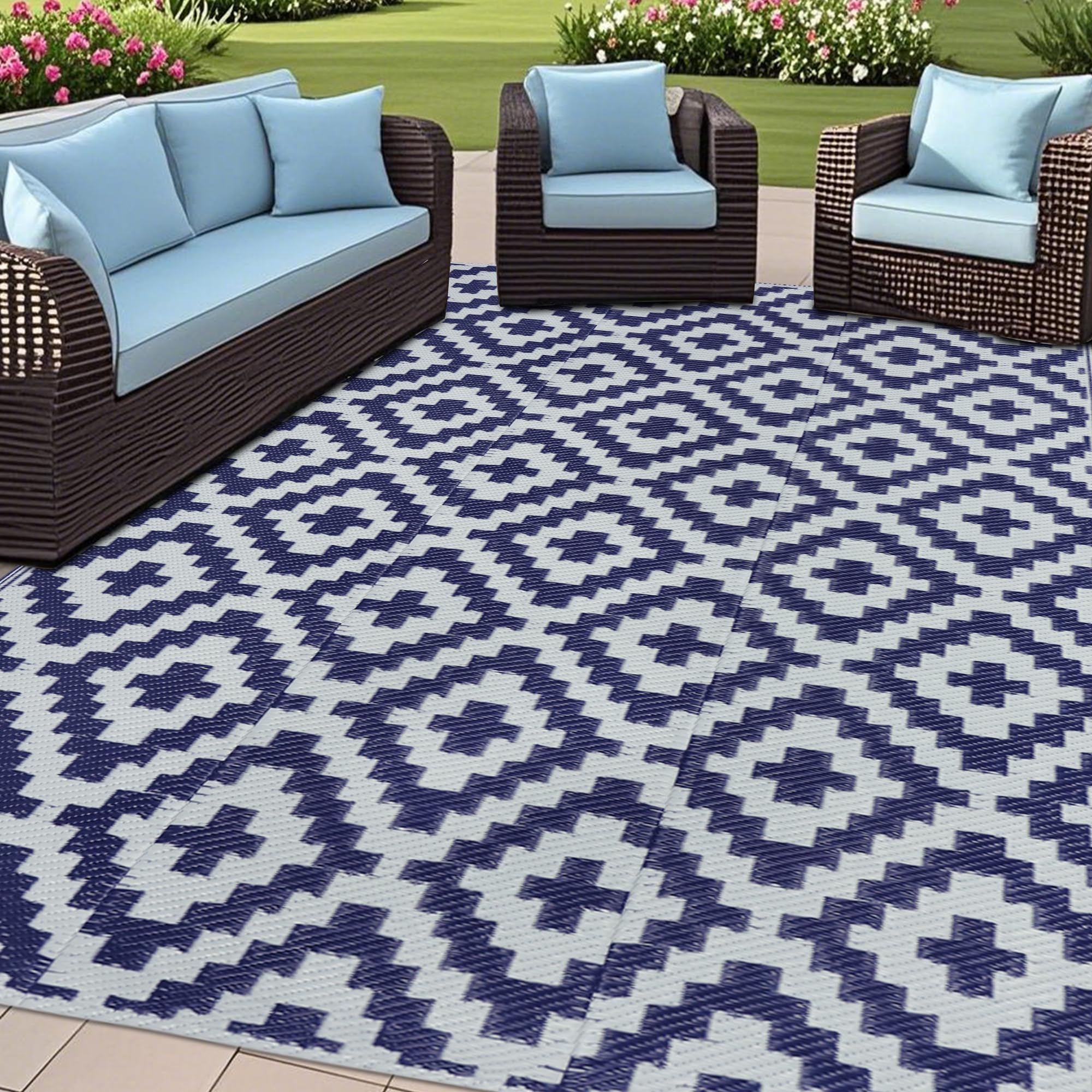 SAND MINE alfombra frontal azul y blanca mostrando diseño reversible y estilo
