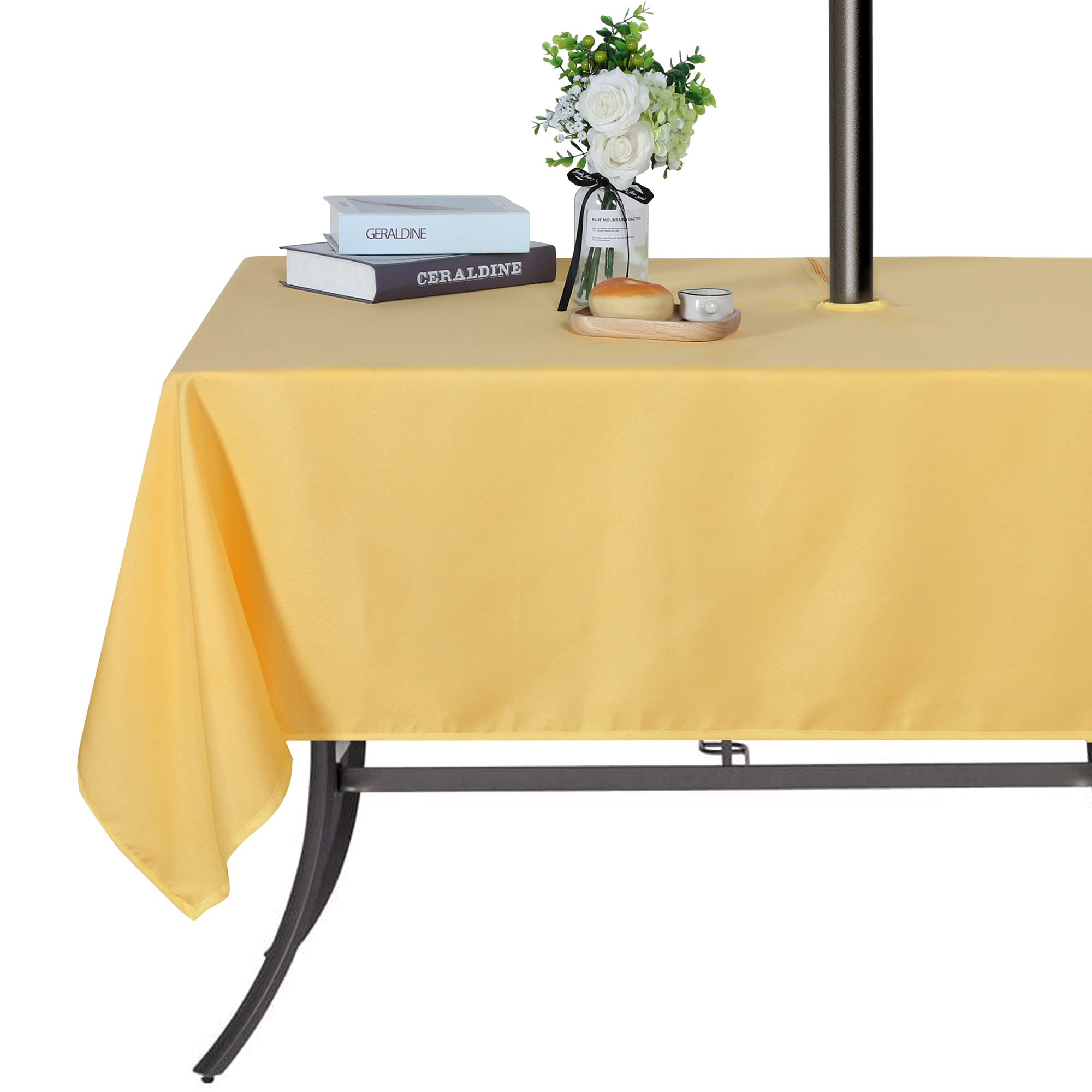 SARAFLORA vista frontal del mantel amarillo protegiendo la mesa