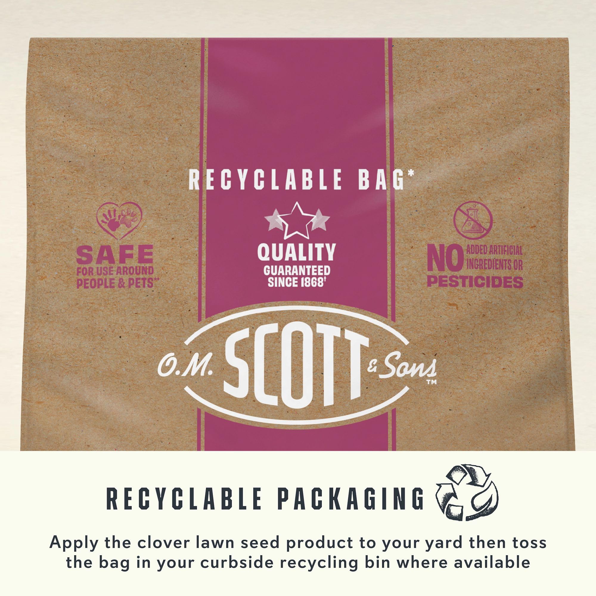 Scotts bolsa reciclable en mano resaltando embalaje sustentable