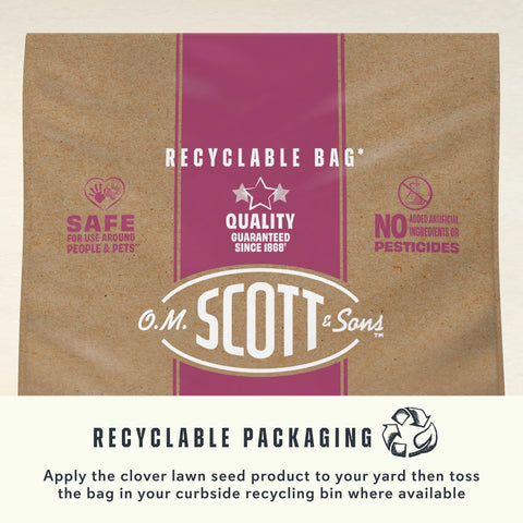 Scotts bolsa reciclable en mano resaltando embalaje sustentable