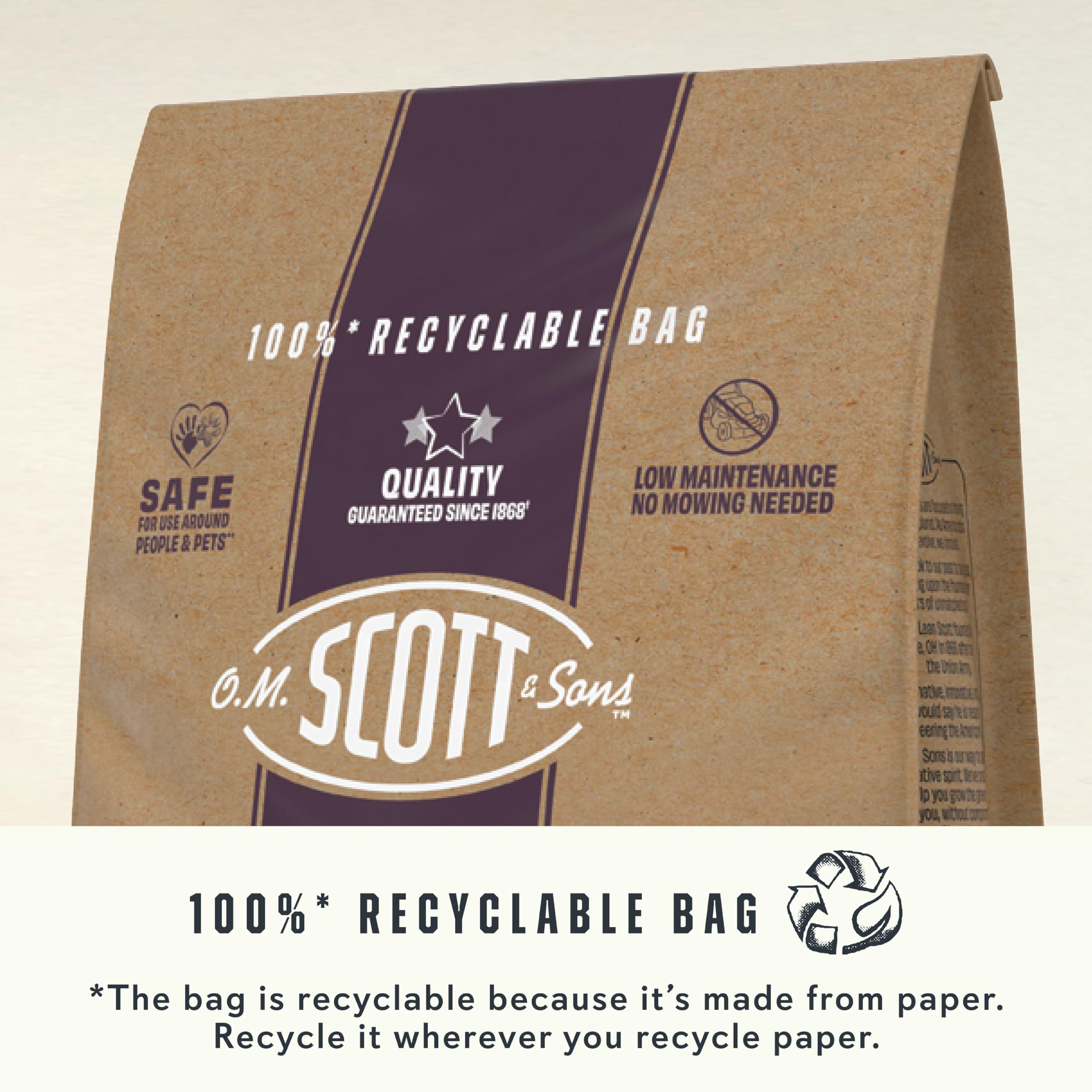 Scotts bolsa reciclable cerca de contenedor resaltando sostenibilidad