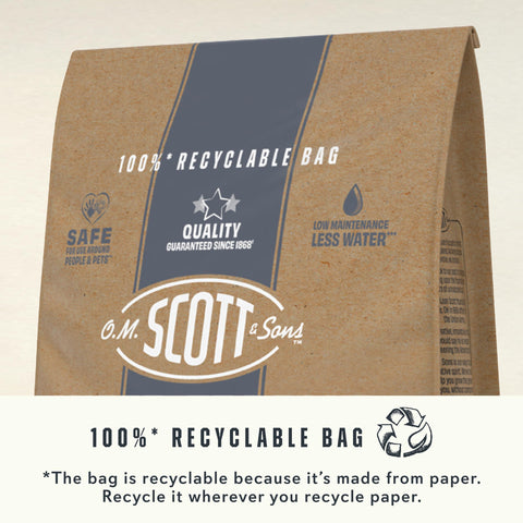 Scotts O.M. Scott mano sujetando bolsa para comparar tamaño y cobertura