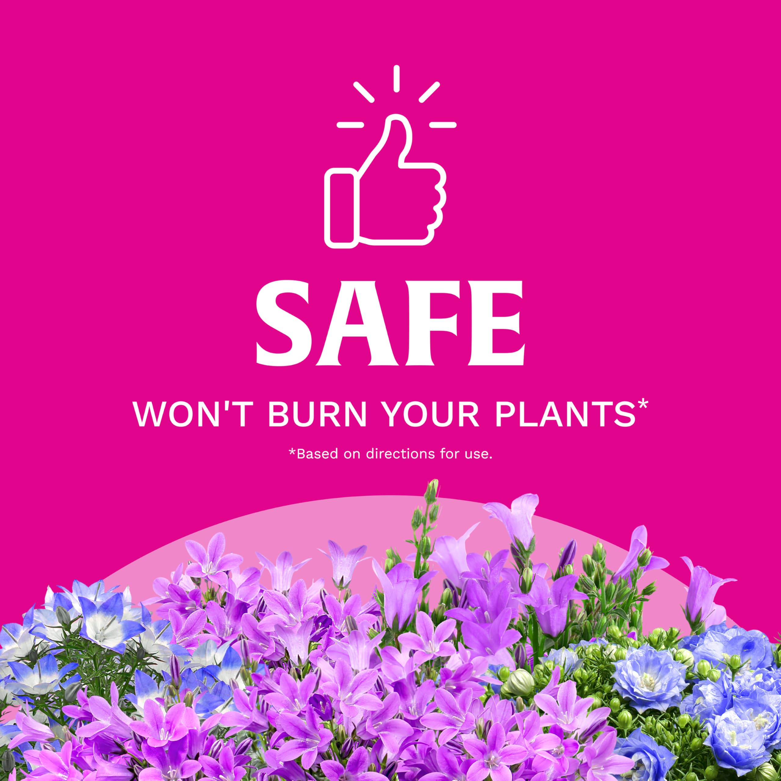 Scotts Super Bloom aplicándose en maceta para mayor floración en contenedores