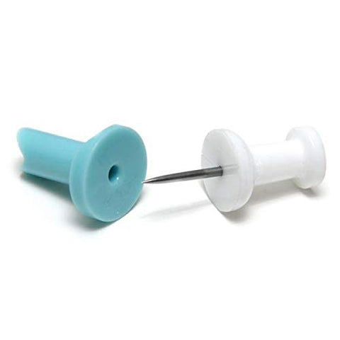SeaKlear WinterPill junto a etiqueta y herramienta de perforación, indica capacidad hasta 30,000 gal