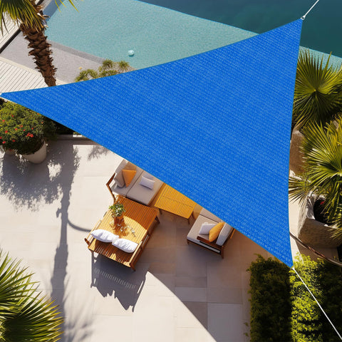 Shade&Beyond vista frontal del toldo azul mostrando diseño y protección