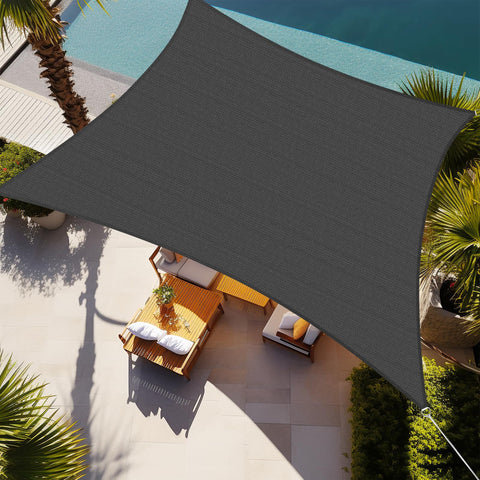 Shade&Beyond toldo frontal mostrando sombra y diseño resistente