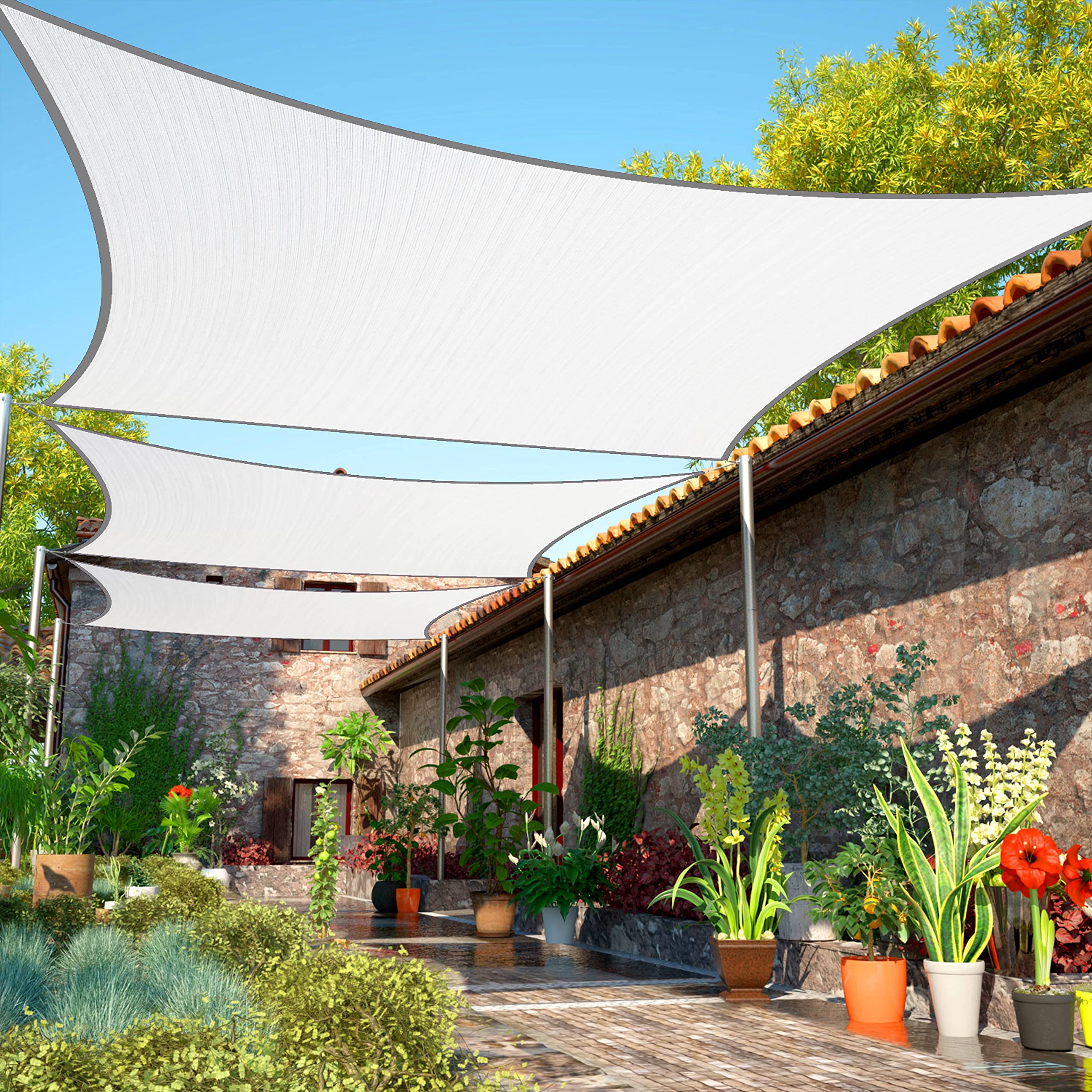 ShadeMart vista frontal del toldo blanco protegiendo patio