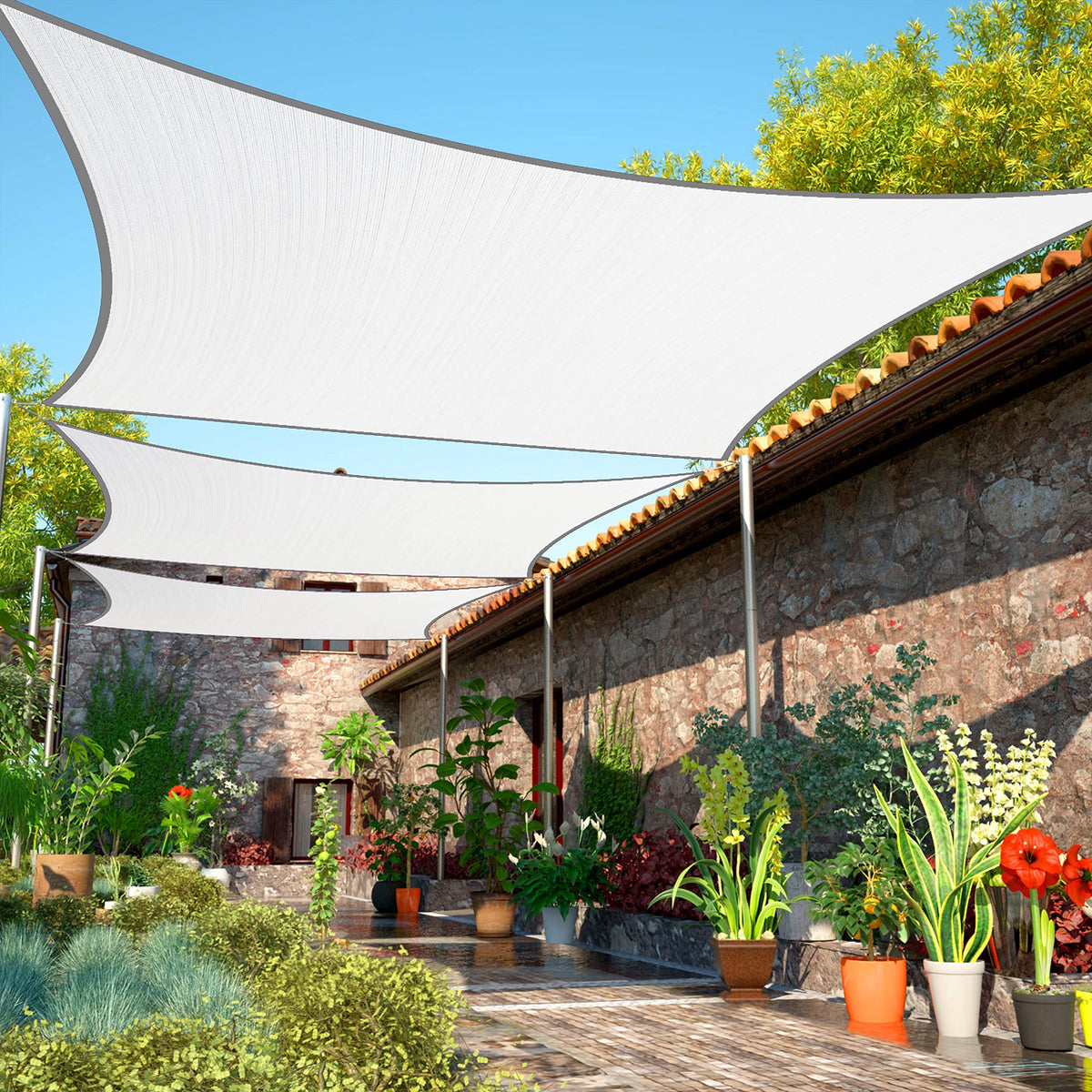 ShadeMart vista frontal del toldo blanco protegiendo patio