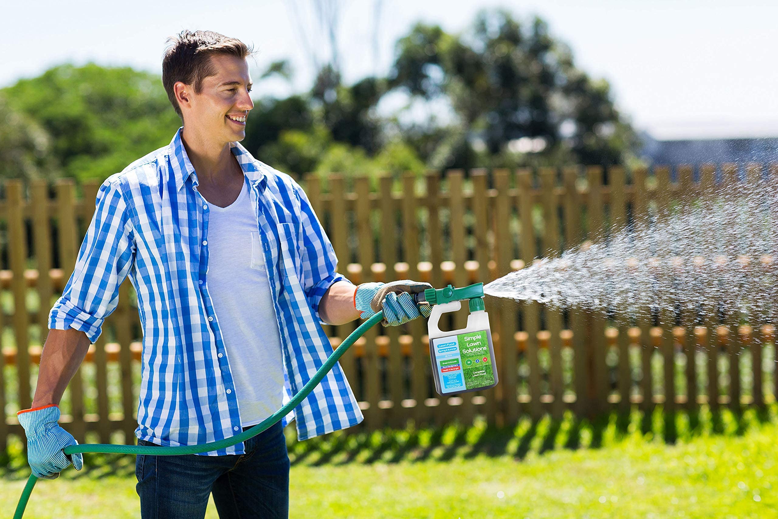 Simple Lawn Solutions ingredientes algas y pescado en primer plano destacando aporte orgánico