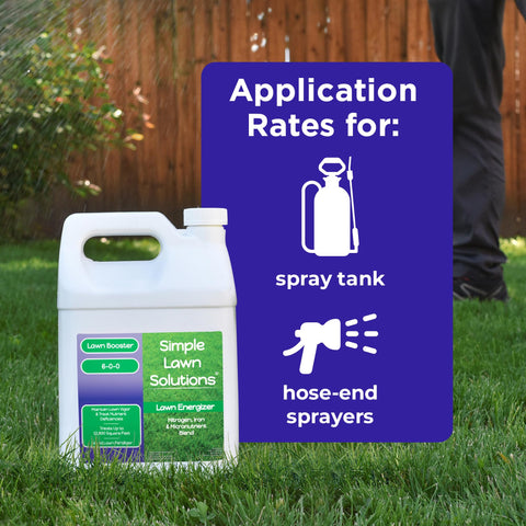 Simple Lawn Solutions aplicando en césped para mejor color y densidad