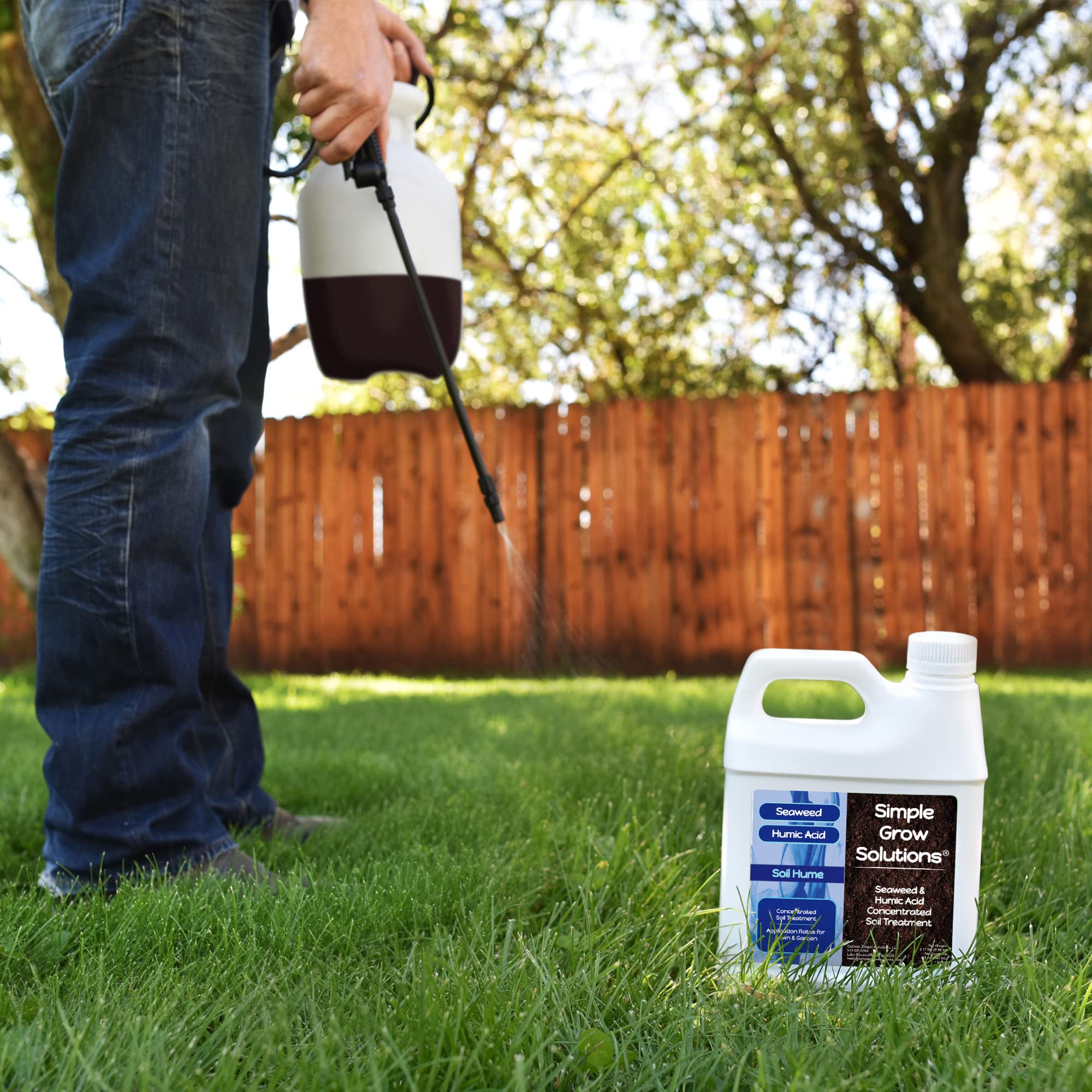 Simple Lawn Solutions en césped profesional mostrando resultado uniforme