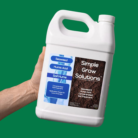 Simple Lawn Solutions producto junto a hojas muestra efecto en follaje