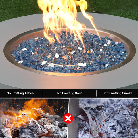 Skyflame en uso en fire pit nocturno creando llamas más vivas y ambiente acogedor