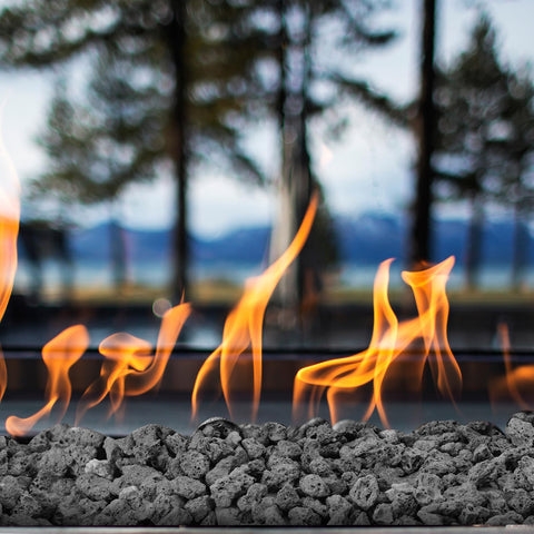 Skyflame piedras junto a una regla para mostrar tamaño práctico