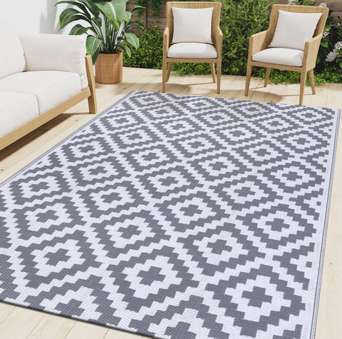 Smiry alfombra frontal mostrando diseño blanco y gris, estética duradera