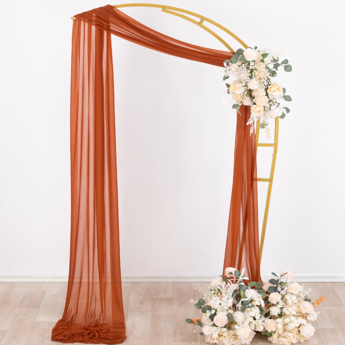 Socomi ambientación de boda con cortina aportando luz difusa