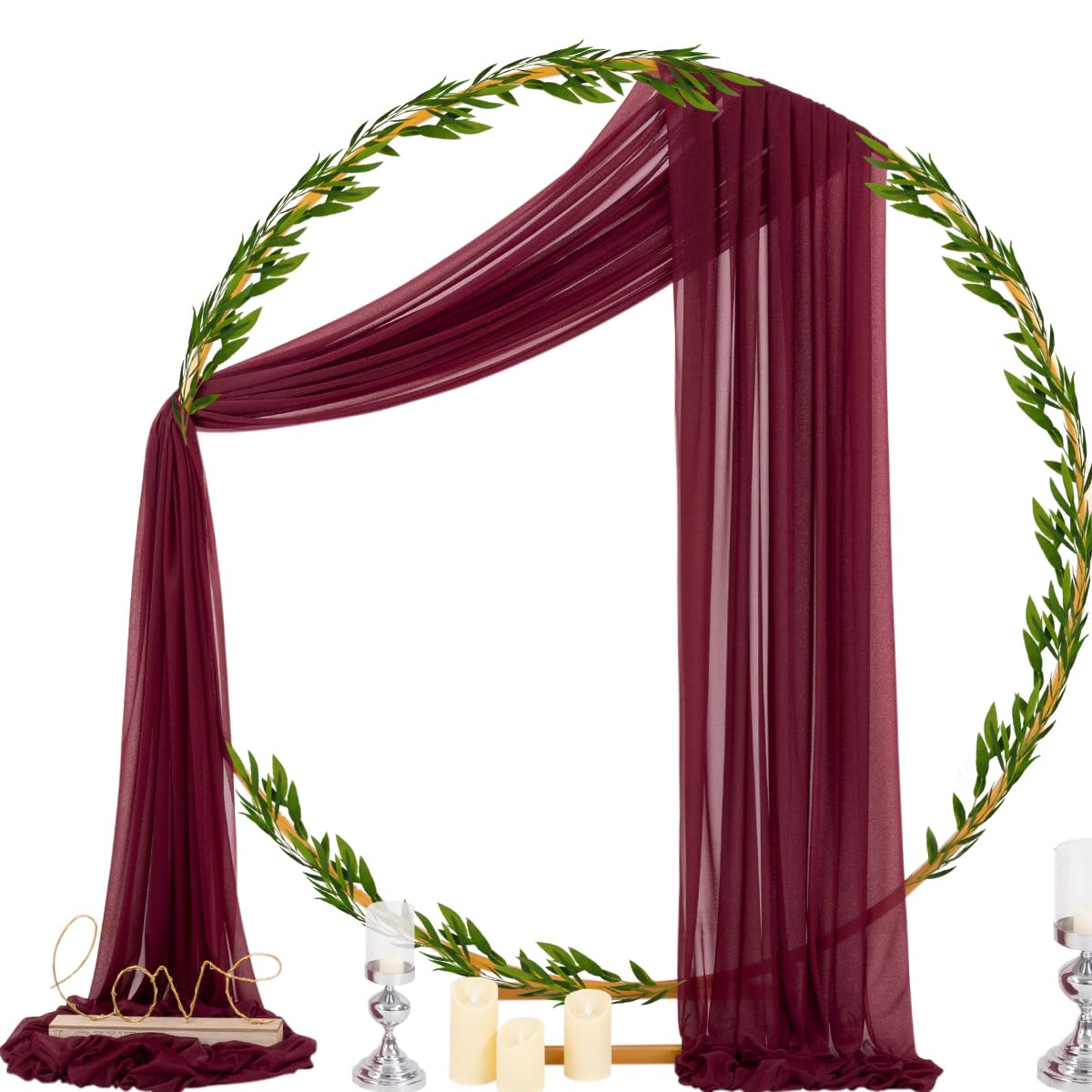 Socomi cortina instalada en arco de boda iluminada, ambiente romántico