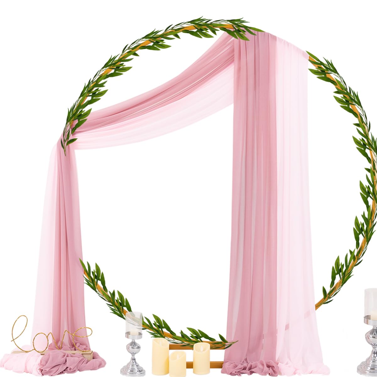 Socomi cortina colocada en arco nupcial creando ambiente romántico