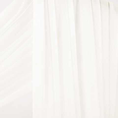 Socomi ambientación de boda con cortinas creando fondo fotográfico atractivo