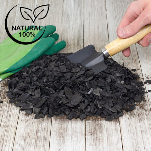Soil Sunrise mano sosteniendo chips para fácil mezcla