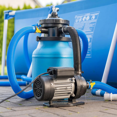 Sougrifow instalada en skimmer de piscina facilitando mantenimiento