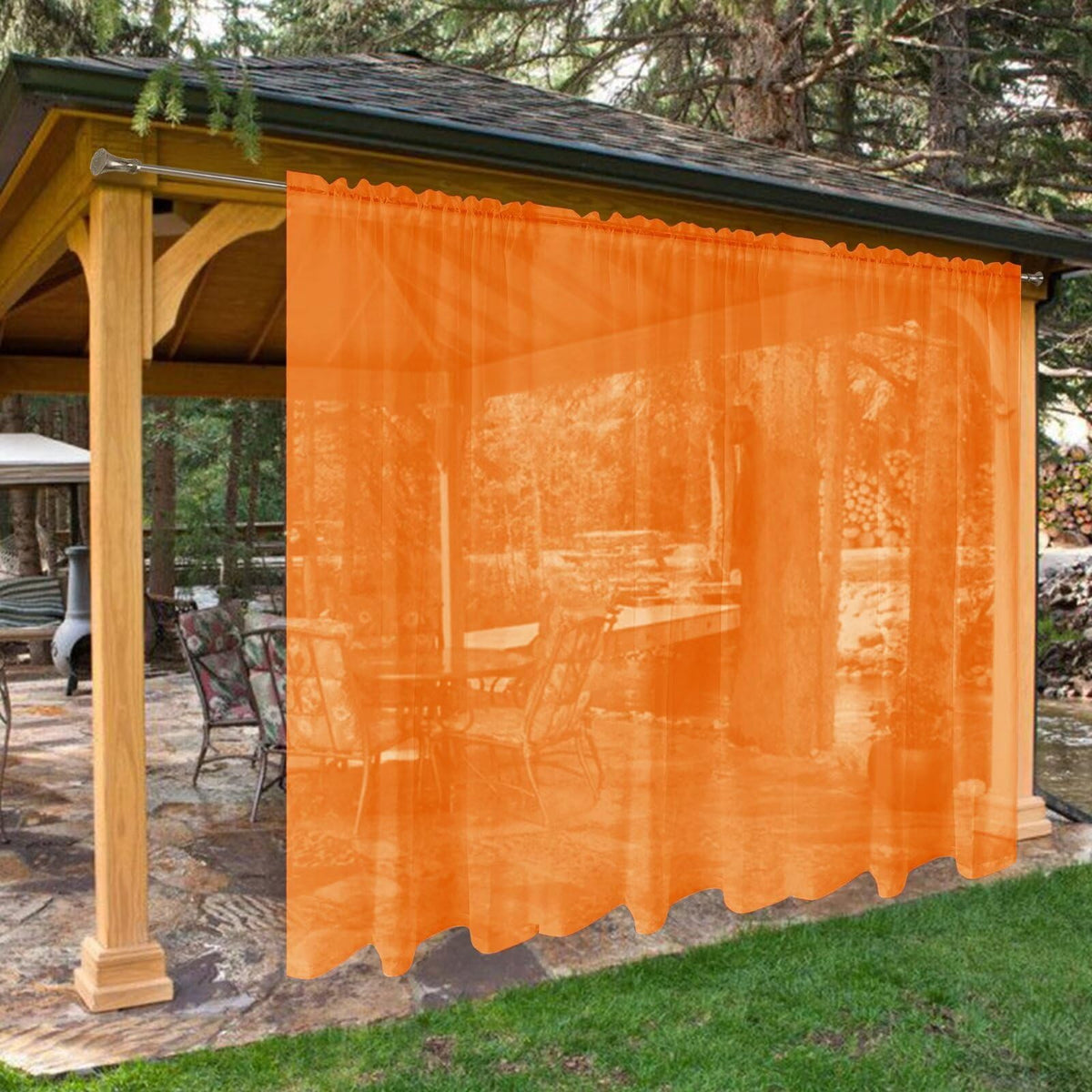 SpaceDresser panel frontal naranja mostrando caída elegante y privacidad
