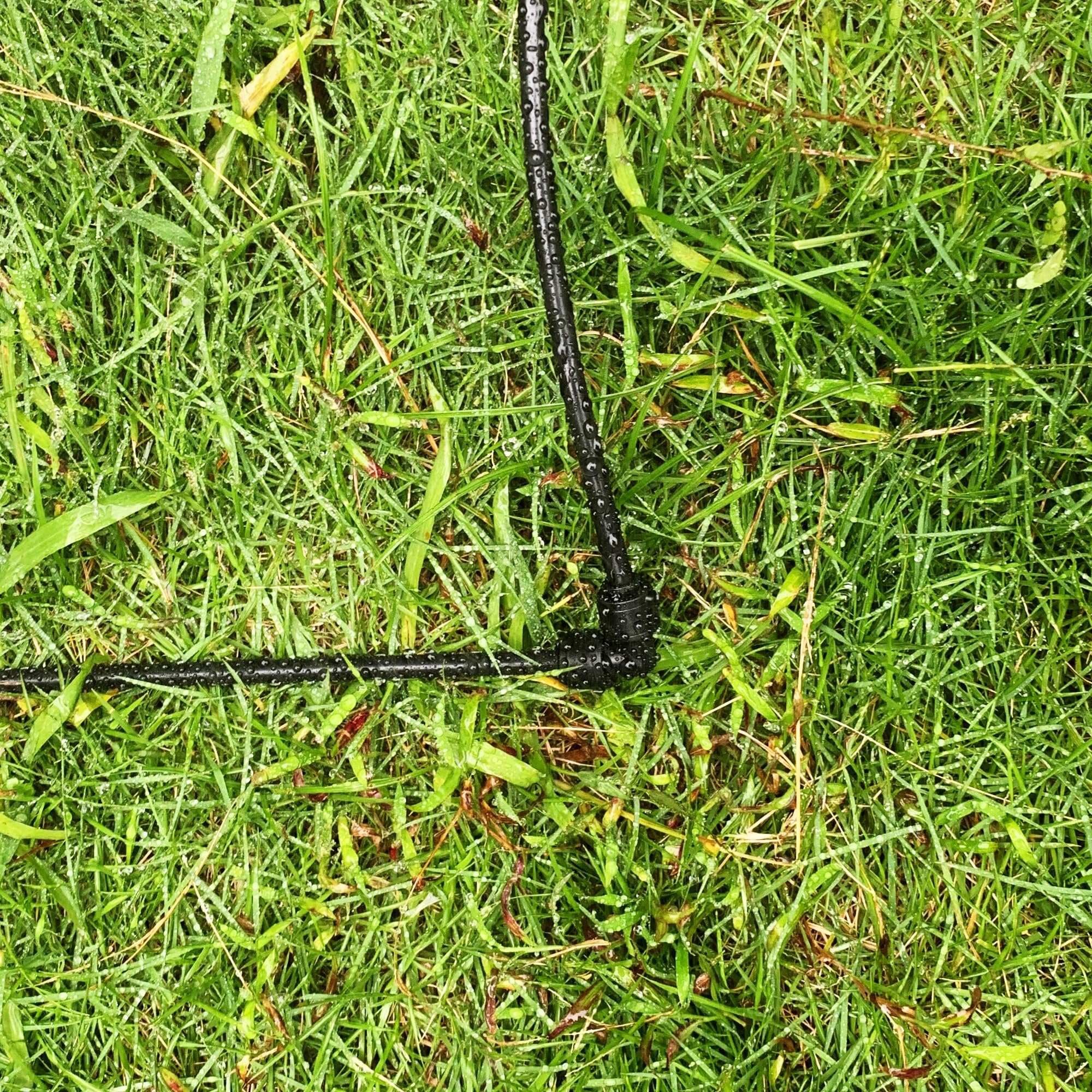 Spalolen codo cercano junto a un emisor para instalación precisa