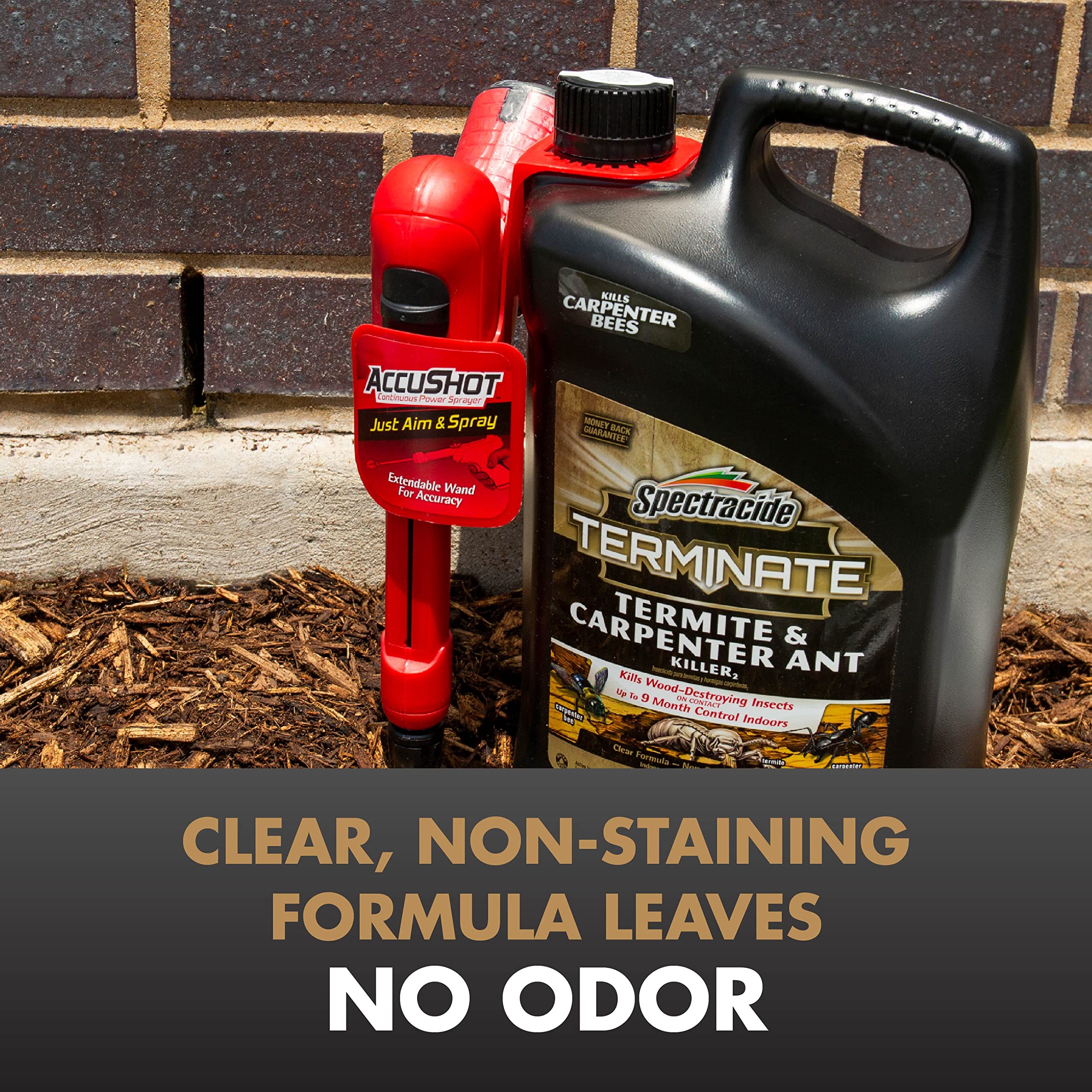 Spectracide rociado alrededor de cimiento creando barrera protectora exterior