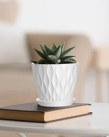 SQKH maceta integrada en ambiente de salón mostrando cómo decora sin esfuerzo